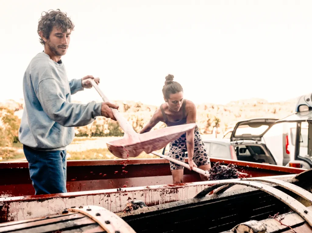 Rafaël et Loéva au pressoir